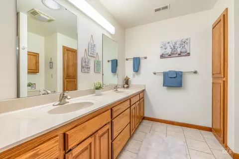 Bath - 10514 Airpark Loop, Melba, ID 83641 photo 2 of 4
