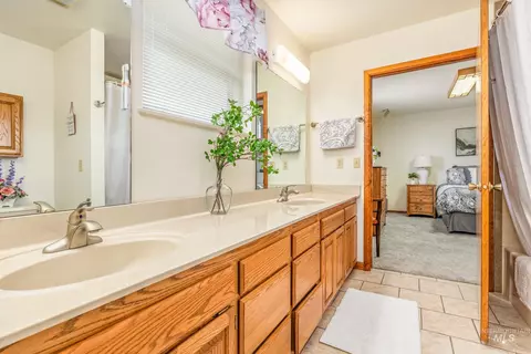 Bath - 10514 Airpark Loop, Melba, ID 83641 photo 1 of 4