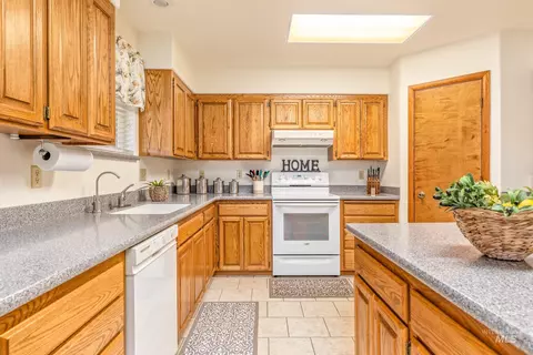 Kitchen - 10514 Airpark Loop, Melba, ID 83641 photo 2 of 4