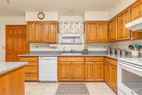 Kitchen - 10514 Airpark Loop, Melba, ID 83641 photo 3 of 4