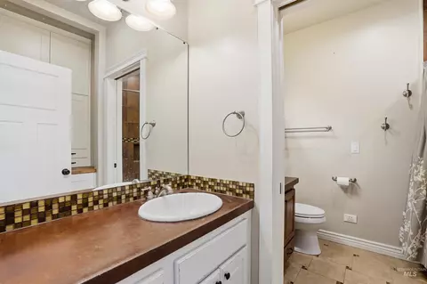 Bath - 978 S 1200 E, Eden, ID 83325 photo 2 of 4