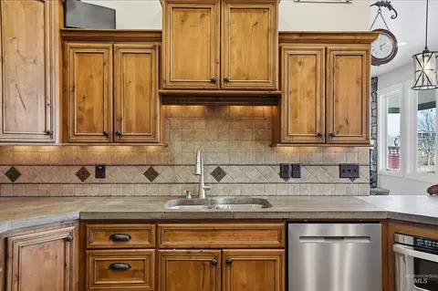 Kitchen - 978 S 1200 E, Eden, ID 83325 photo 4 of 6