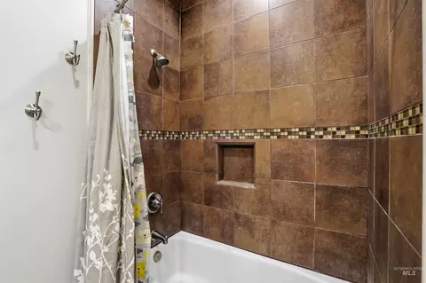 Bath - 978 S 1200 E, Eden, ID 83325 photo 3 of 4