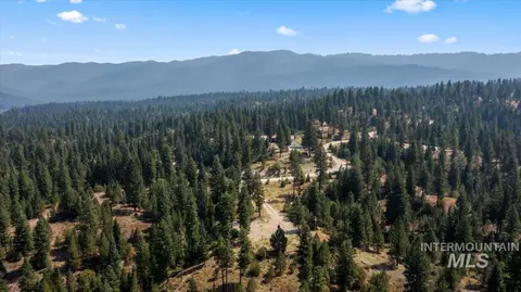 100 Coit Dr, Cascade, ID 83611
