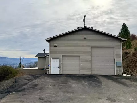 Exterior - 811 Crest Dr, Kamiah, ID 83536 photo 4 of 11