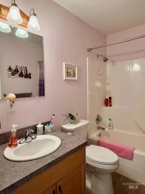 Bath - 811 Crest Dr, Kamiah, ID 83536 photo 5 of 5