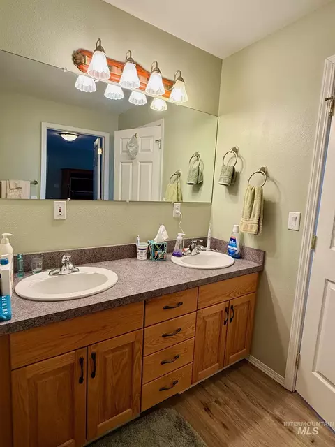 Bath - 811 Crest Dr, Kamiah, ID 83536 photo 3 of 5