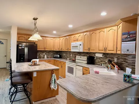 Kitchen - 811 Crest Dr, Kamiah, ID 83536 photo 1 of 3