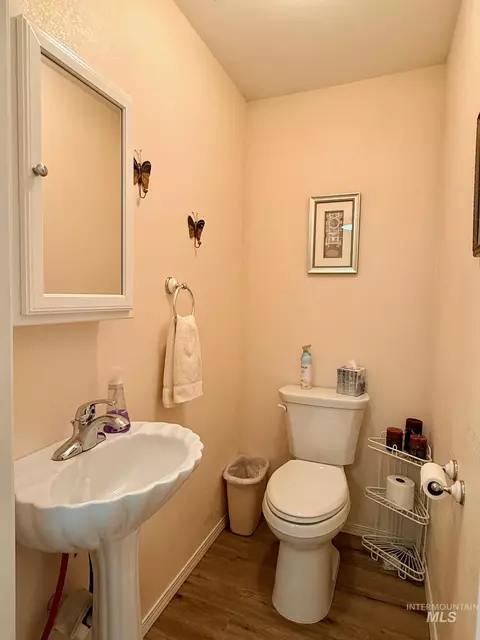 Bath - 811 Crest Dr, Kamiah, ID 83536 photo 1 of 5