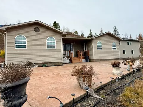 Exterior - 811 Crest Dr, Kamiah, ID 83536 photo 2 of 11