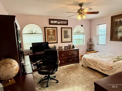 Bedroom - 811 Crest Dr, Kamiah, ID 83536 photo 3 of 7