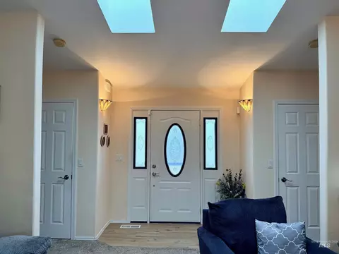 Entry Way - 811 Crest Dr, Kamiah, ID 83536 photo 1 of 2