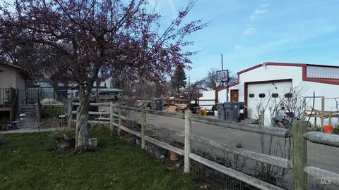Exterior - 16985 Garnet Rd, Wilder, ID 83676 photo 10 of 18