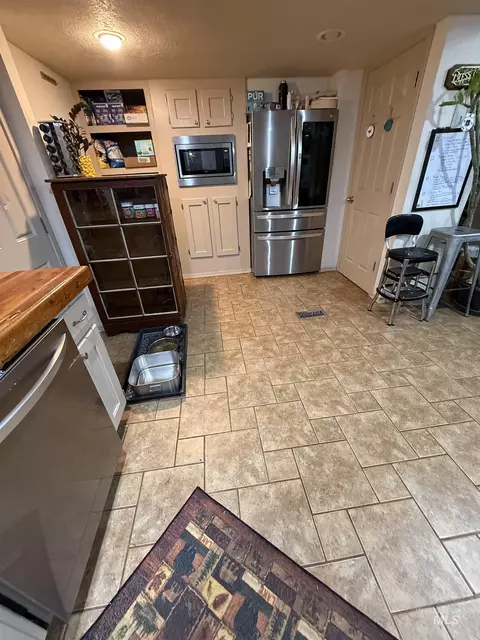 Kitchen - 16985 Garnet Rd, Wilder, ID 83676 photo 4 of 4