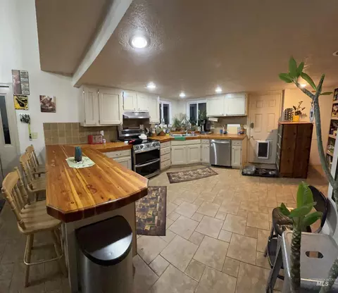Kitchen - 16985 Garnet Rd, Wilder, ID 83676 photo 3 of 4