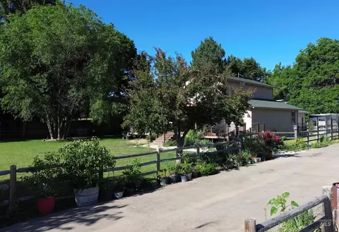 Exterior - 16985 Garnet Rd, Wilder, ID 83676 photo 2 of 18