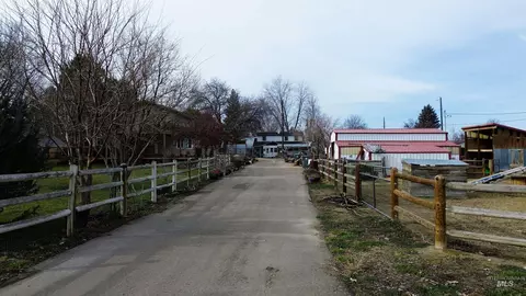 Exterior - 16985 Garnet Rd, Wilder, ID 83676 photo 8 of 18