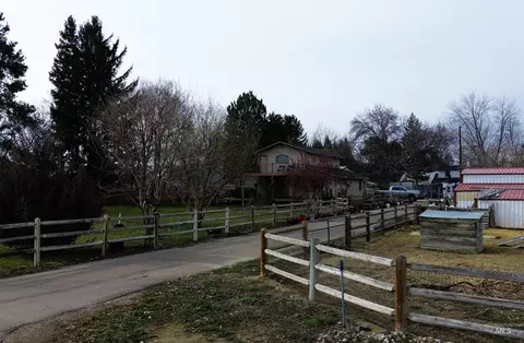 Exterior - 16985 Garnet Rd, Wilder, ID 83676 photo 7 of 18