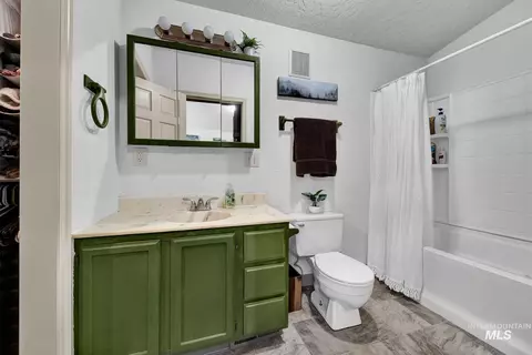 Bath - 16985 Garnet Rd, Wilder, ID 83676 photo 1 of 1