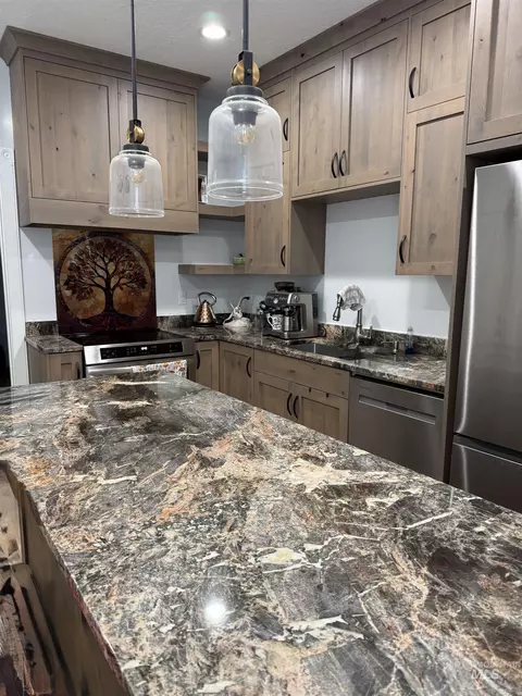120 Quarter Trl, Fairfield, ID 83327