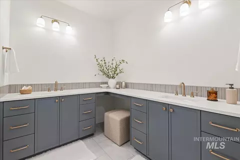 Bath - 7326 W Runner Stone St, Eagle, ID 83616 photo 5 of 7