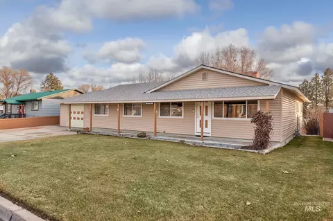 611 W Indianhead Rd, Weiser, ID 83672
