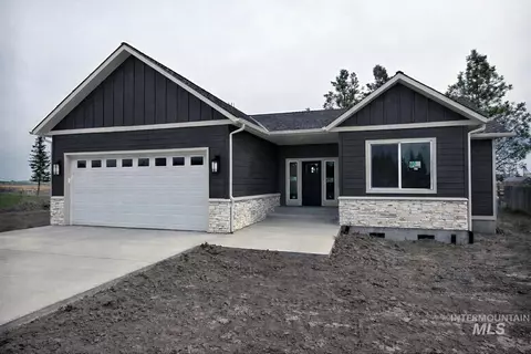 516 Maple Ct, Genesee, ID 83832