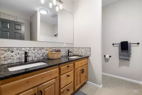Bath - 14119 Silver Ridge Rd, Caldwell, ID 83607 photo 4 of 7