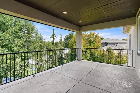 Exterior - 1046 W Sherington Dr, Eagle, ID 83616 photo 2 of 8