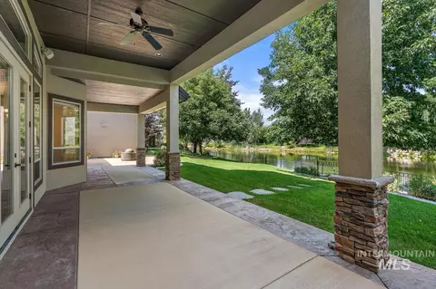 Exterior - 1046 W Sherington Dr, Eagle, ID 83616 photo 5 of 8