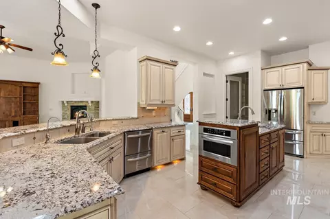 Kitchen - 1046 W Sherington Dr, Eagle, ID 83616 photo 1 of 4
