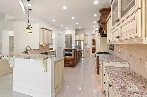 Kitchen - 1046 W Sherington Dr, Eagle, ID 83616 photo 4 of 4