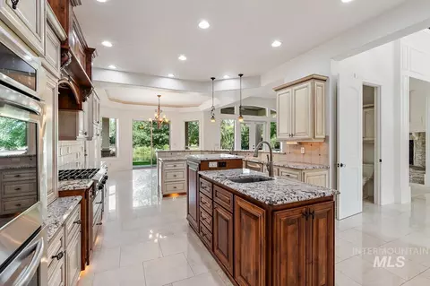 Kitchen - 1046 W Sherington Dr, Eagle, ID 83616 photo 3 of 4
