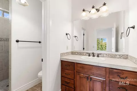 Bath - 1046 W Sherington Dr, Eagle, ID 83616 photo 6 of 7