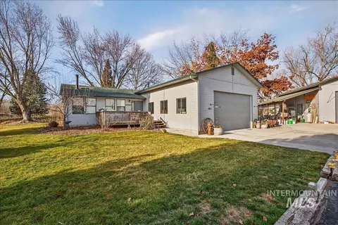 Exterior - 1015 S Main St, Star, ID 83669 photo 3 of 12
