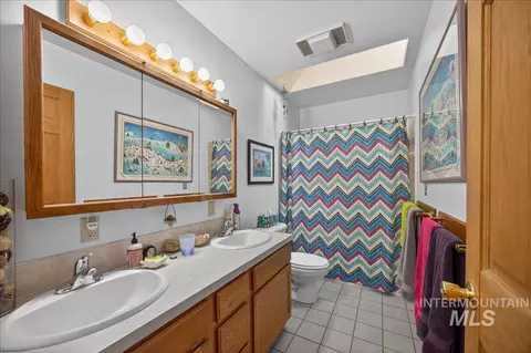 Bath - 1015 S Main St, Star, ID 83669 photo 2 of 2