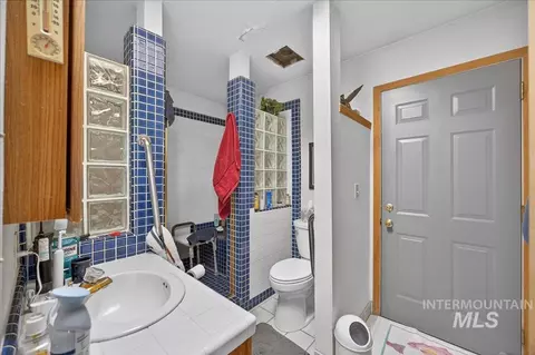 Bath - 1015 S Main St, Star, ID 83669 photo 1 of 2