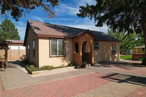 147 N Wendell St, Wendell, ID 83355