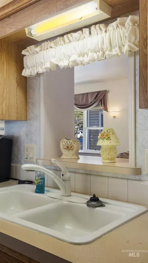 Kitchen - 514 E13 Sawyer St #E13, Cascade, ID 83611 photo 7 of 7