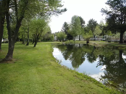 Exterior - 514 E13 Sawyer St #E13, Cascade, ID 83611 photo 7 of 13