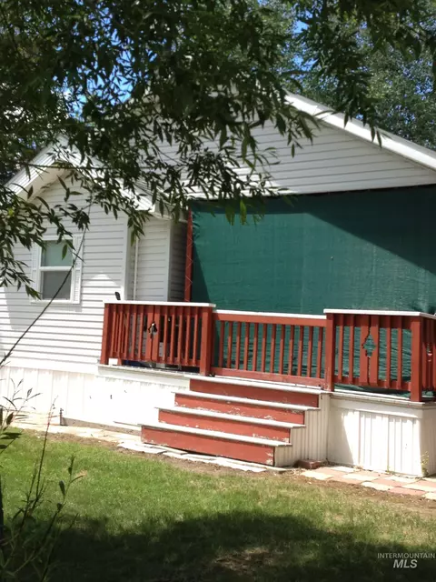 Exterior - 514 E13 Sawyer St #E13, Cascade, ID 83611 photo 2 of 13