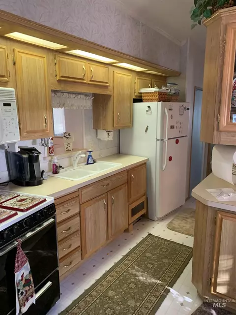 Kitchen - 514 E13 Sawyer St #E13, Cascade, ID 83611 photo 2 of 7