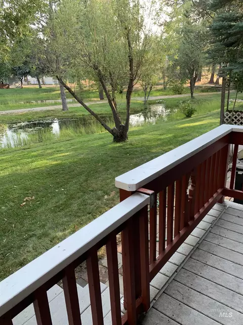 Exterior - 514 E13 Sawyer St #E13, Cascade, ID 83611 photo 5 of 13
