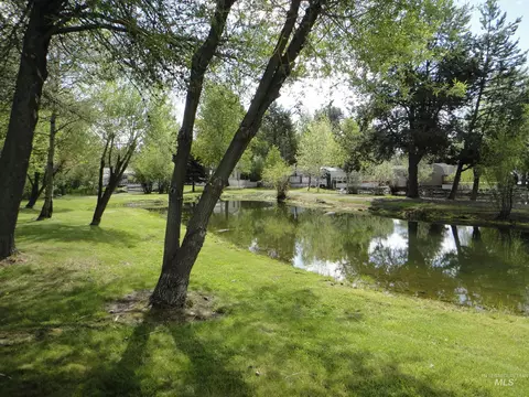 Exterior - 514 E13 Sawyer St #E13, Cascade, ID 83611 photo 6 of 13