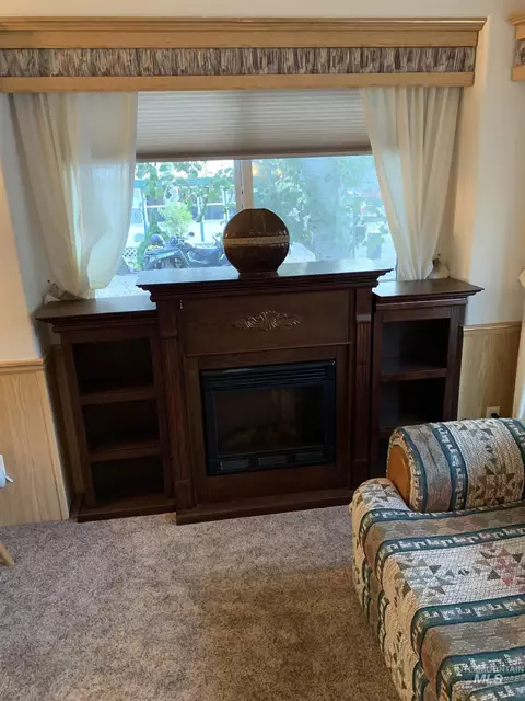 Living - 514 E13 Sawyer St #E13, Cascade, ID 83611 photo 3 of 3