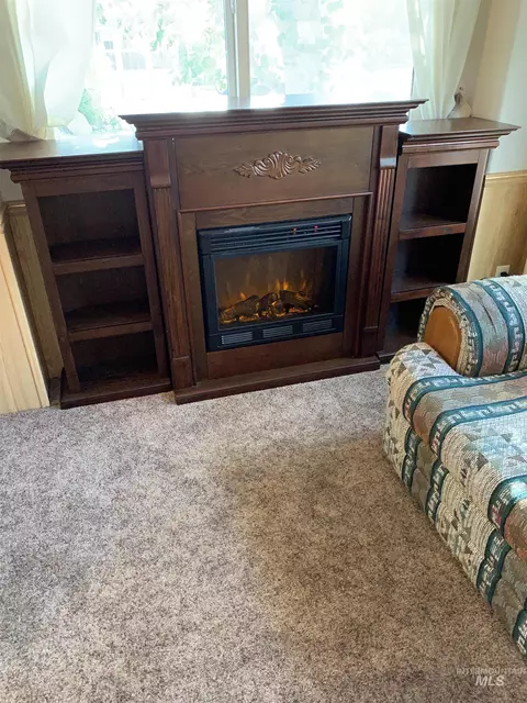 Living - 514 E13 Sawyer St #E13, Cascade, ID 83611 photo 2 of 3