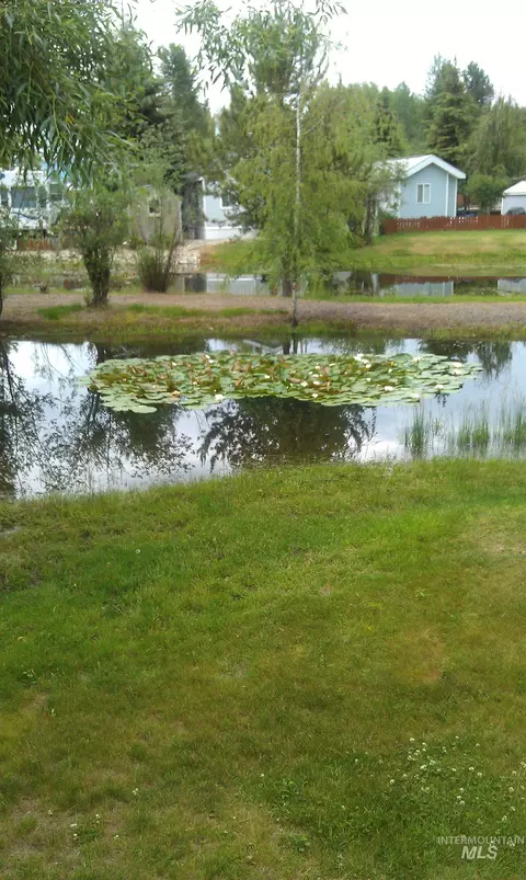 Exterior - 514 E13 Sawyer St #E13, Cascade, ID 83611 photo 9 of 13