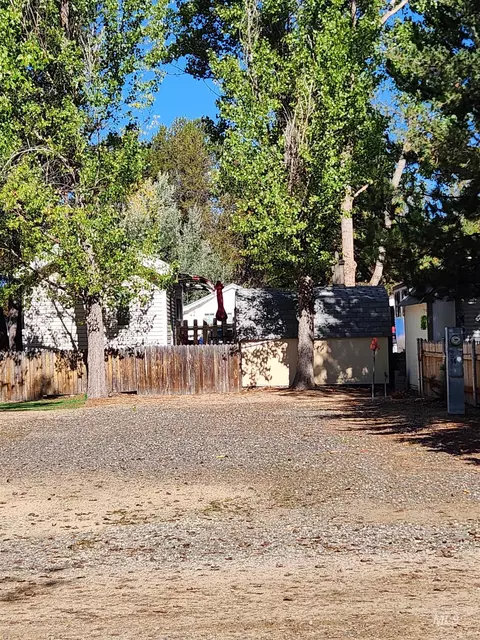514 E1314 Sawyer St #E13/14, Cascade, ID 83611