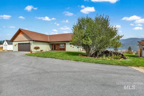 12 Open Rd, Garden Valley, ID 83622