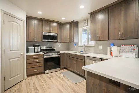 Kitchen - 808 E Ave J, Jerome, ID 83338 photo 1 of 4